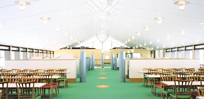 Image of the open and spacious restuarant